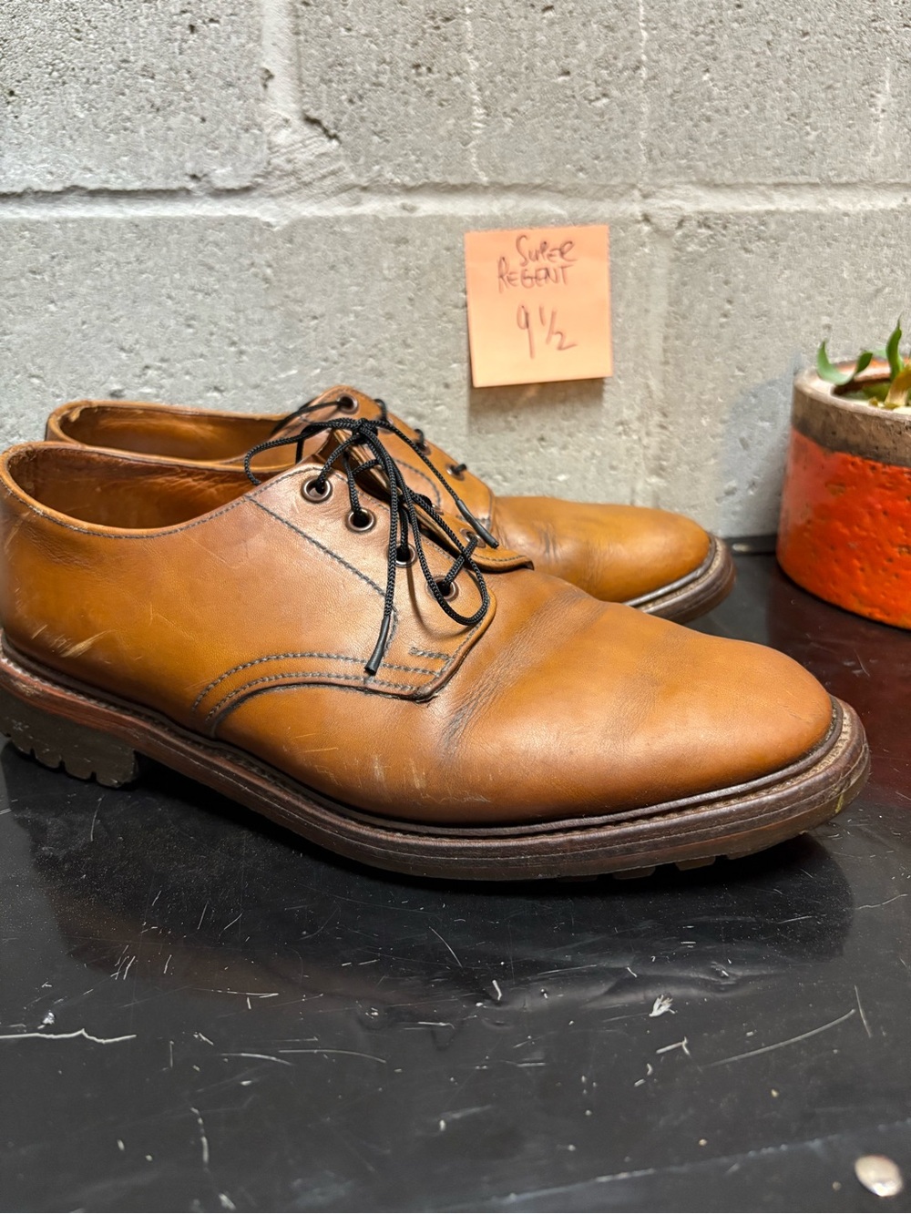 Men's Classic Cognac Leather Derby Shoes with Lace-Up Closure